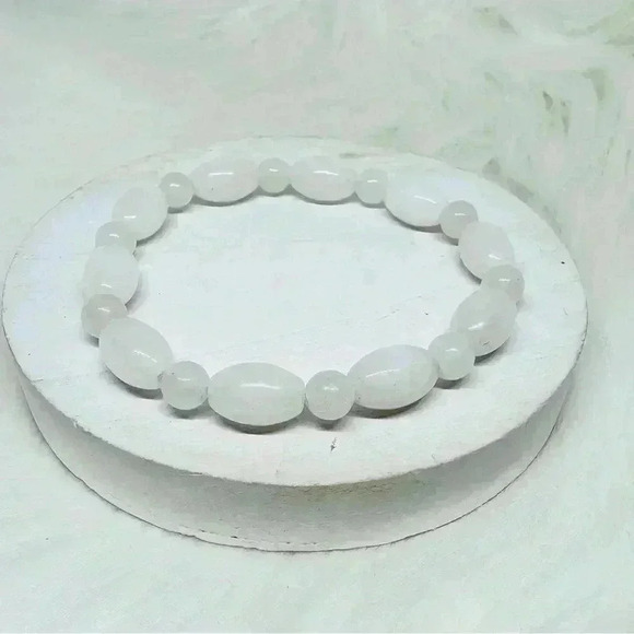 White Rabbit Beaded Bracelet - Picture 4 of 7